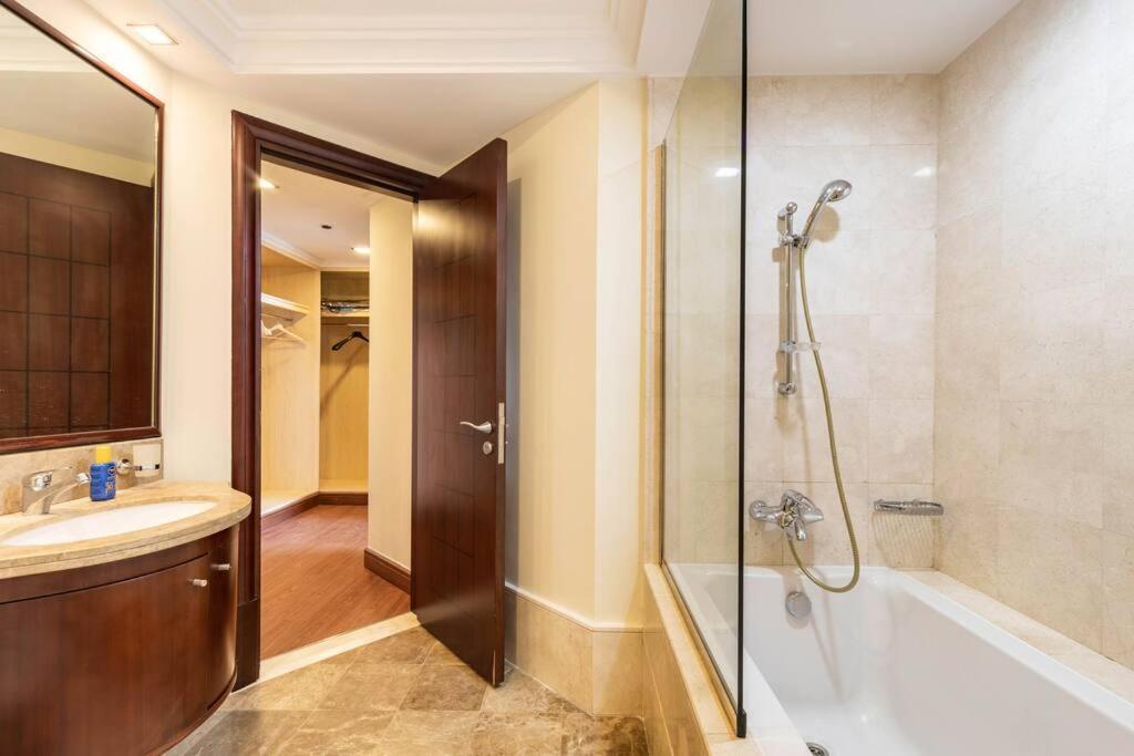 Luxury 1 Bedroom With A Private Beach Taj Granduer Residence At Palm Dubai Ngoại thất bức ảnh